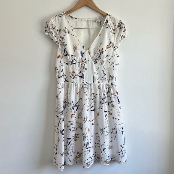 NWT Molly Bracken Floral Babydoll Lace A-Line Mini Dress - Picture 2 of 15